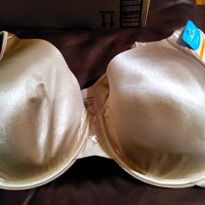 2 Brand New with Tags Underwires Bra by Playtex